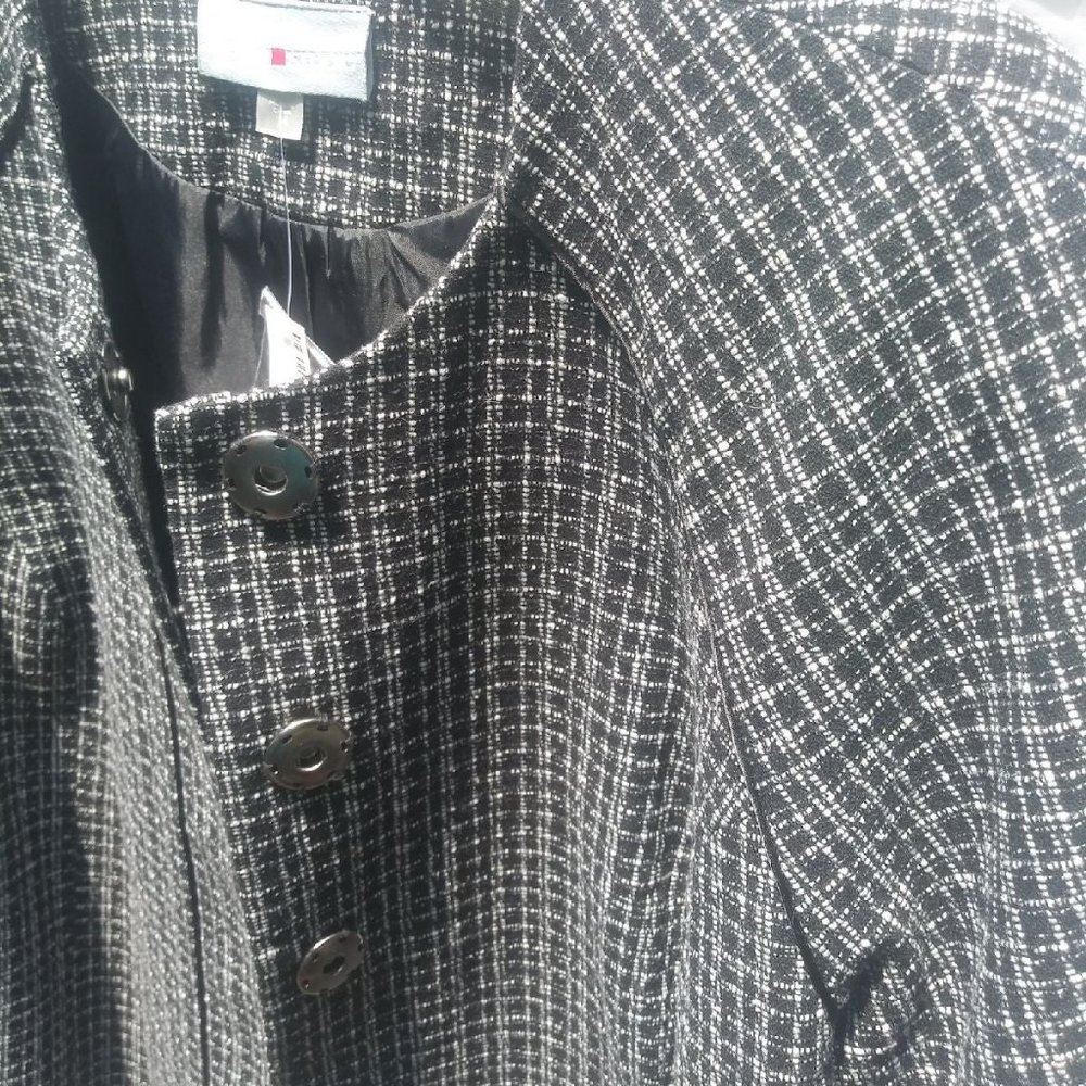 Black Avenue Women's Suit Jacket or blazer - Picture 6 of 9